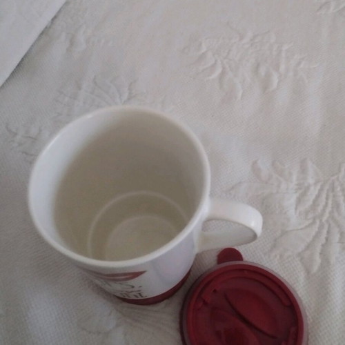 Ceramic mug Mrs always Right with silicone lid like new