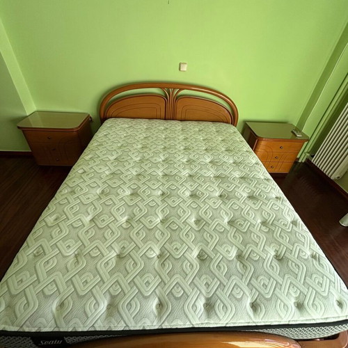 Double wooden bed with Elite mattress like new 160x200 cm