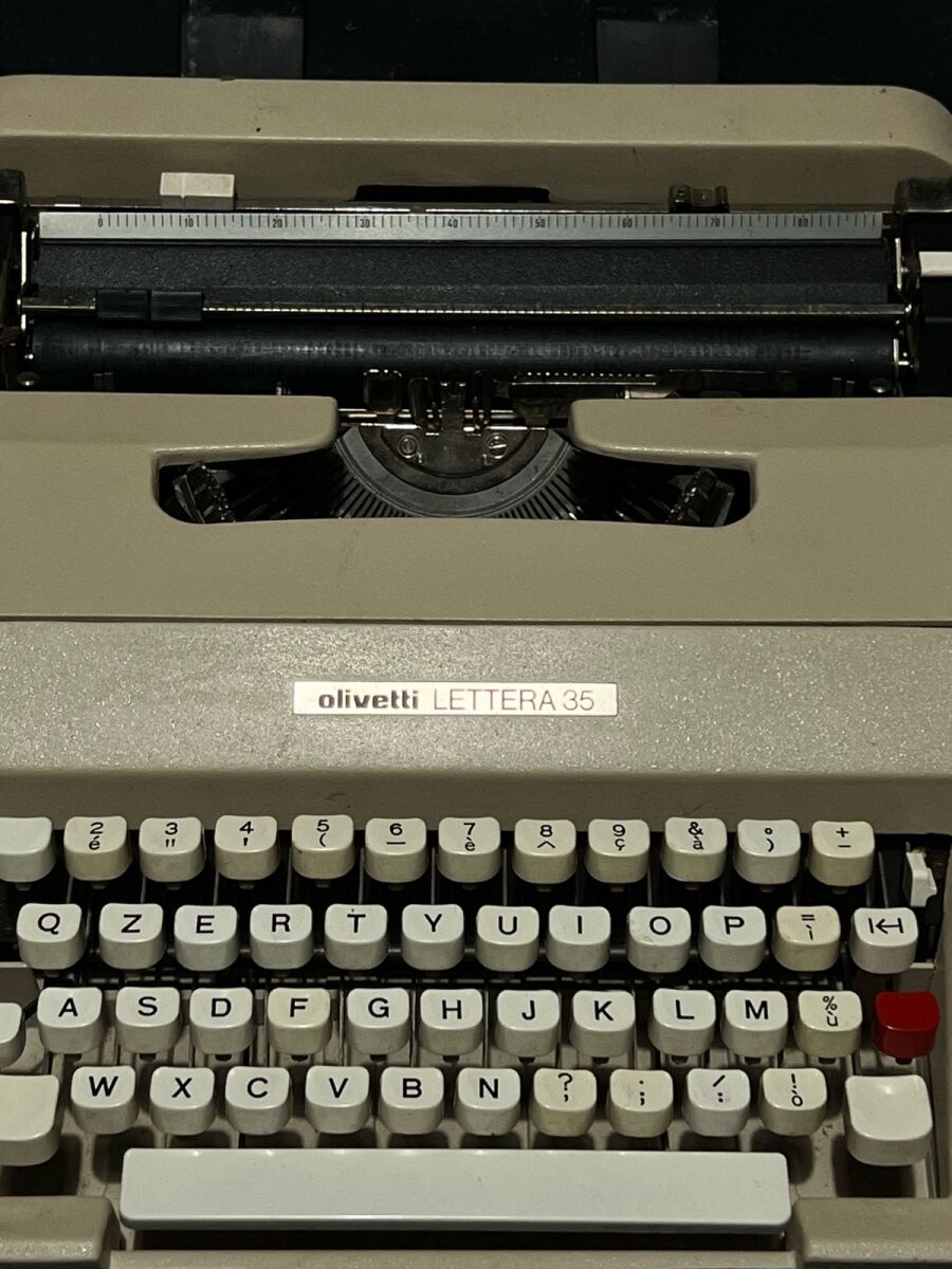 Olivetti Lettera 35 typewriter like new… - € 75,00 - Vendora.cy