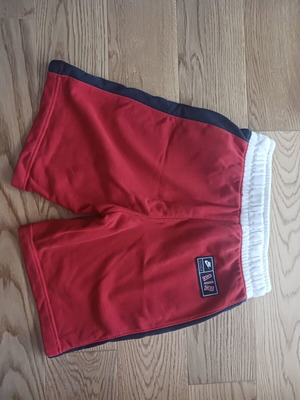 Βερμούδα Nike μεταχειρισμένη για 10-12 ετών, κόκκινη