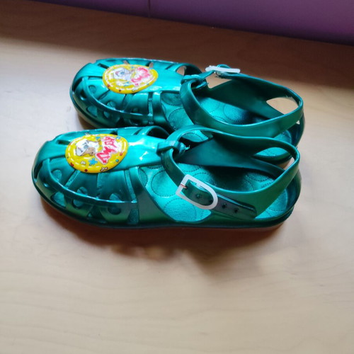 Green silicone sandals size 32/33 like new