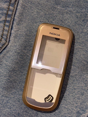 Nokia 2600 case used, gold color
