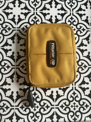 Samsonite wallet used, yellow with zipper closure