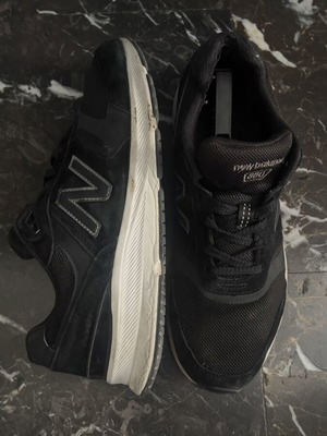 New Balance 880 v5 Black Walking Shoes used, size EU 46.5