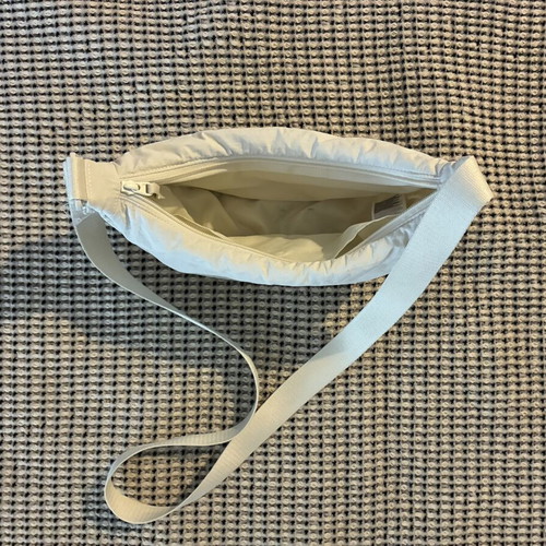 Uniqlo Round Mini Shoulder Bag like new, white/cream