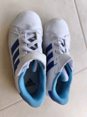 Adidas kids shoes size 30 like new, white and blue