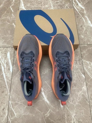Asics Superblast 2 αθλητικά σαν καινούργια, μέγεθος 43,5