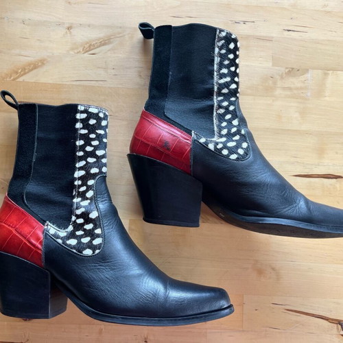 Black leather Vavoulas boots used, size 36