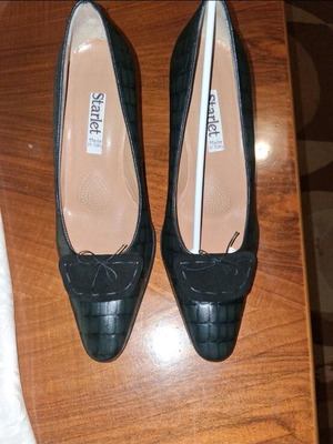 Starlet leather pumps No 37.5 like new, black