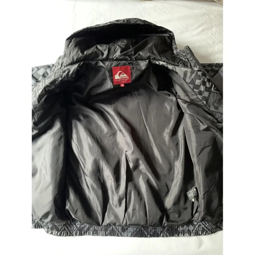 Quicksilver puffer jacket like new, size medium, black and grey