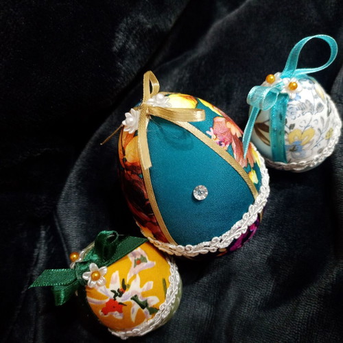 Set of three handmade Easter eggs like new, spring decor