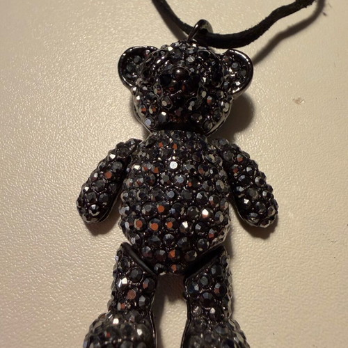 Long pendant with teddy bear 6cm like new, black
