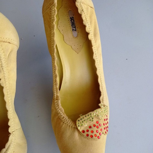 Schutz pumps new, yellow, size 37