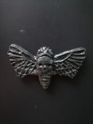 Handmade magnet like new, white cement and acrylics