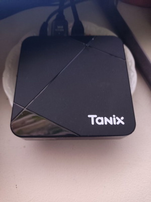Android TV box Tanix TX5 4GB RAM 64GB ROM soc 905x5 like new