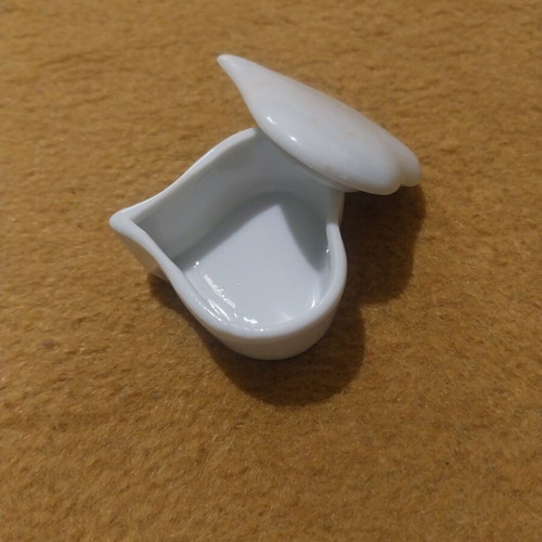 Five small decorative items used, porcelain and ceramic
