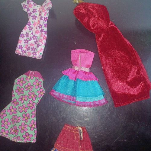 Barbie clothes like new, pack