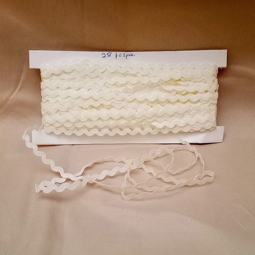 Synthetic Zig Zag Trim 28 Meters, Ecru, New