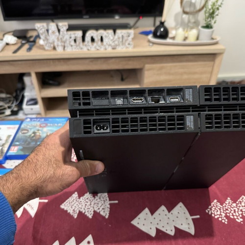 Ps4 500GB used with original controller and 8 games