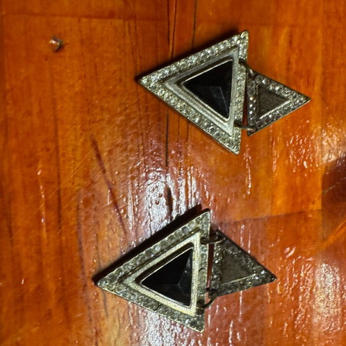 Triangular earrings used