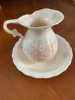 Milk jug lavomano England used, fine bone china