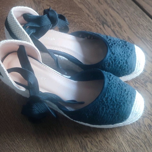 Espadrilles size 37 like new, black platform sandals