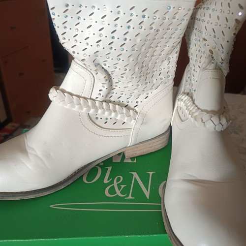 Girls' white ankle boots, size 38