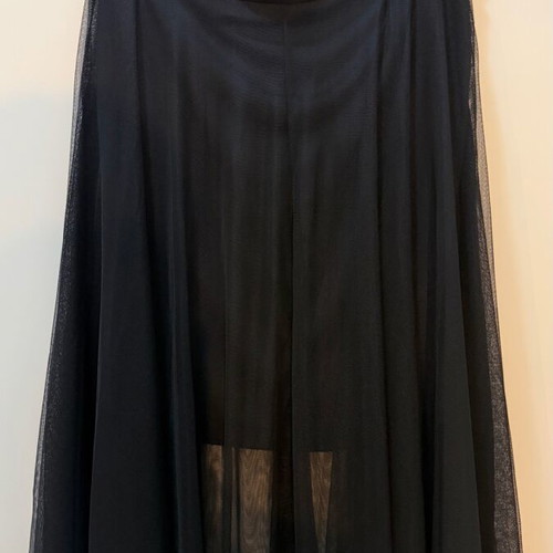 Black skirt like new with transparency size M