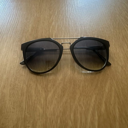 Black Sunglasses like new with modern frame
