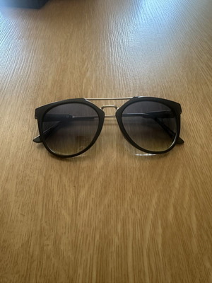 Black Sunglasses like new with modern frame