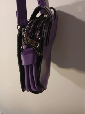 Tonny Black small purple shoulder bag like new, faux leather