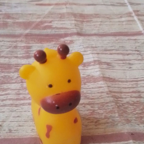 Giraffe Squeeze Figure like new