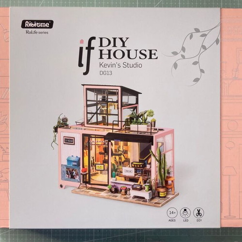Mini Dollhouse Kevin's Studio DIY new with LED lighting