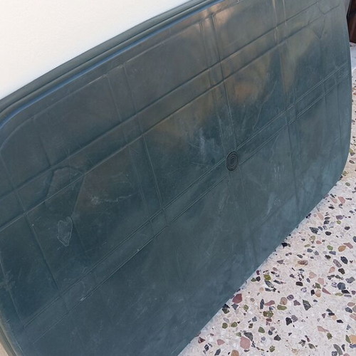 Plastic table like new, dimensions 85x150