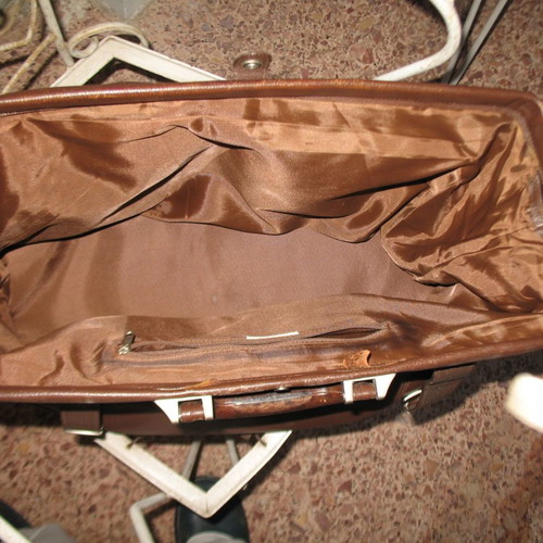 Vintage leather professional or medical bag in very good condition