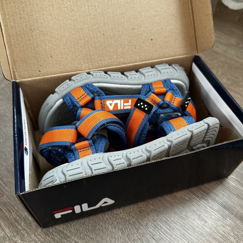 Fila kids sandals size 28 like new, gray