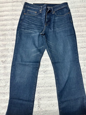 H&M dark blue jeans new, size 34 (Medium)
