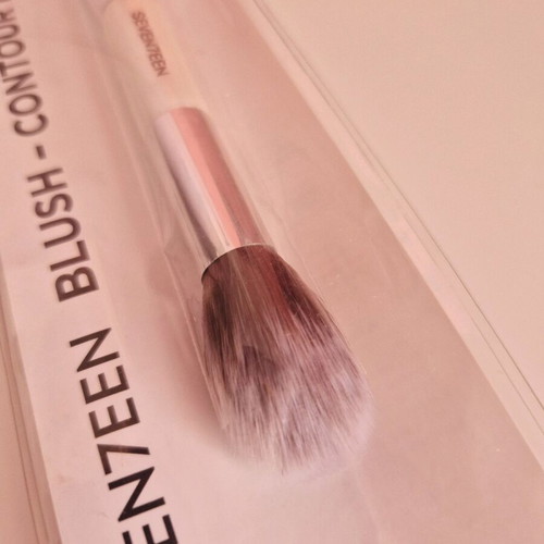 Seventeen Blush-Contour Dual Makeup Brush with Synthetic Hair new