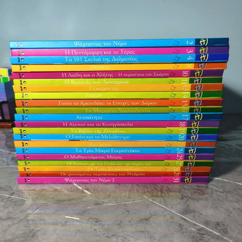 Disney collectible storybooks like new, pack of 50