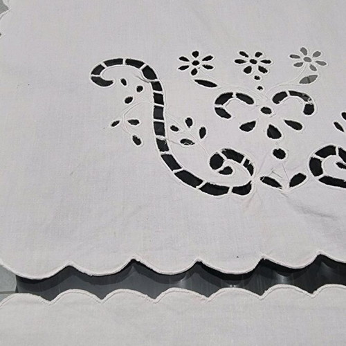 Set of 3 Semen table linens new with two small pieces