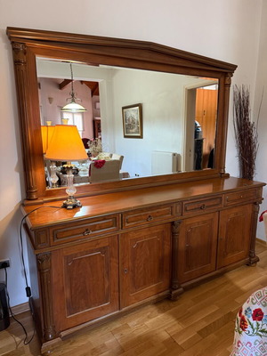 Buffet with mirror like new