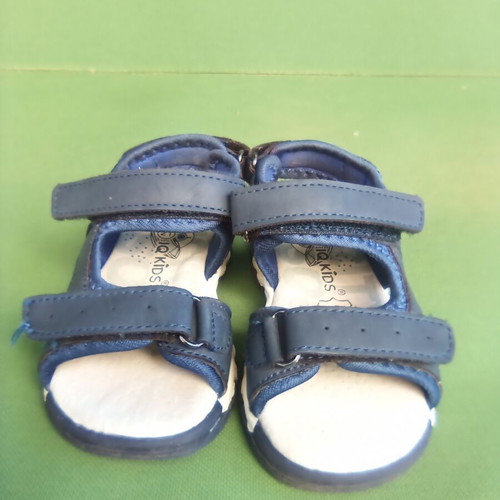 Baby leather sandals IQ size 21 like new