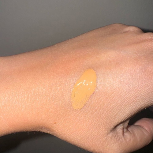 Mac Foundation Studiofix NC15 like new with SPF 15