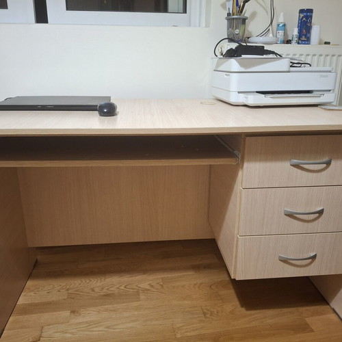 Desk with office chair like new 130×65×75 cm