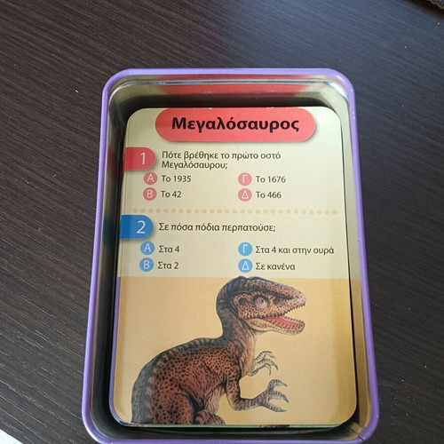 Educational Dinosaur Trivia Set with Metal Box and 5 Figures like new