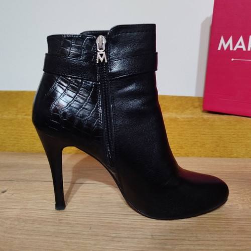 Maria Mare black ankle boots with round toe and stiletto heel size 40 like new