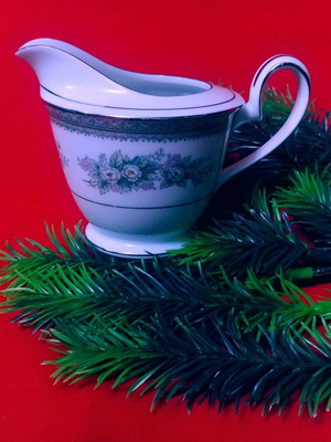 Γαλάτιερα Noritake Bristol Japan bone china καινούργια, μικρό μέγεθος