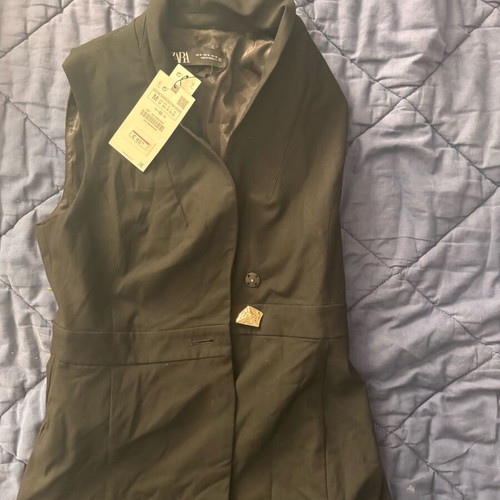 Zara sleeveless vest with shorts, new, black, size M