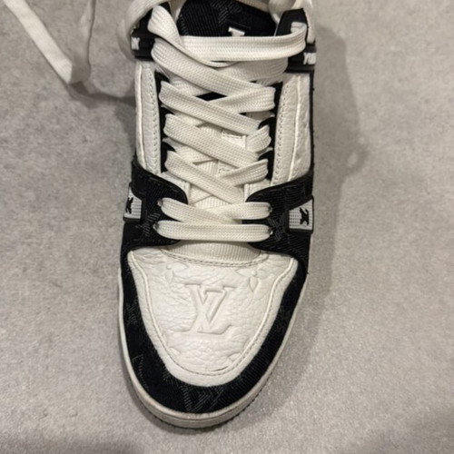 Louis Vuitton LV Trainer sneaker used, size 39, black and white
