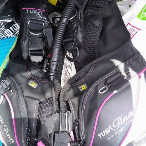 BCD buoyancy compensator TUSA Tina women's size small_medium new pink